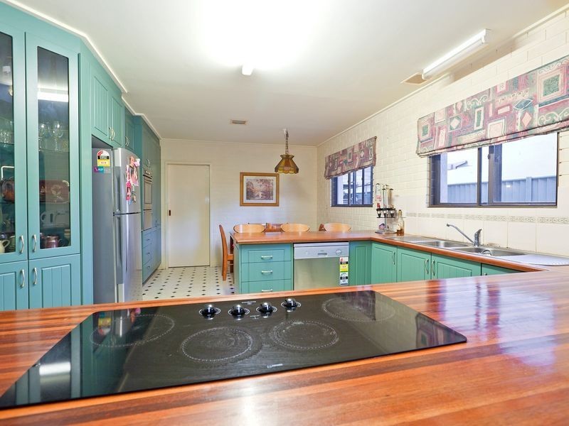 11 Oak Street, Ormiston QLD 4160