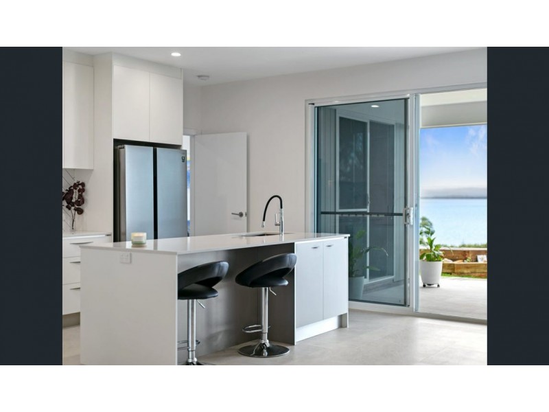 17 Bay Drive, Russell Island QLD 4184