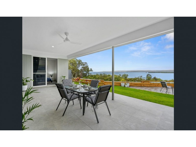 17 Bay Drive, Russell Island QLD 4184