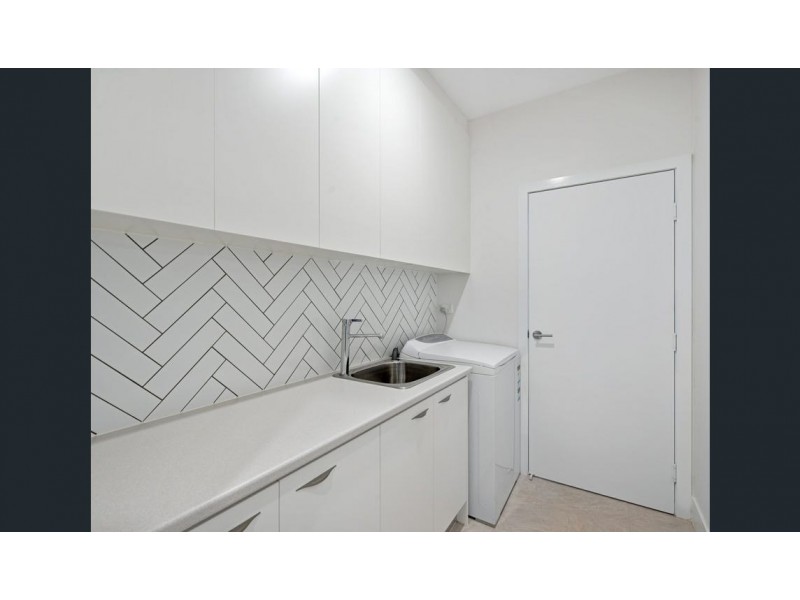 17 Bay Drive, Russell Island QLD 4184