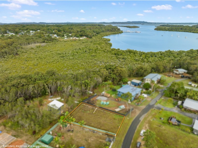 28 Tenanne Street, Russell Island QLD 4184