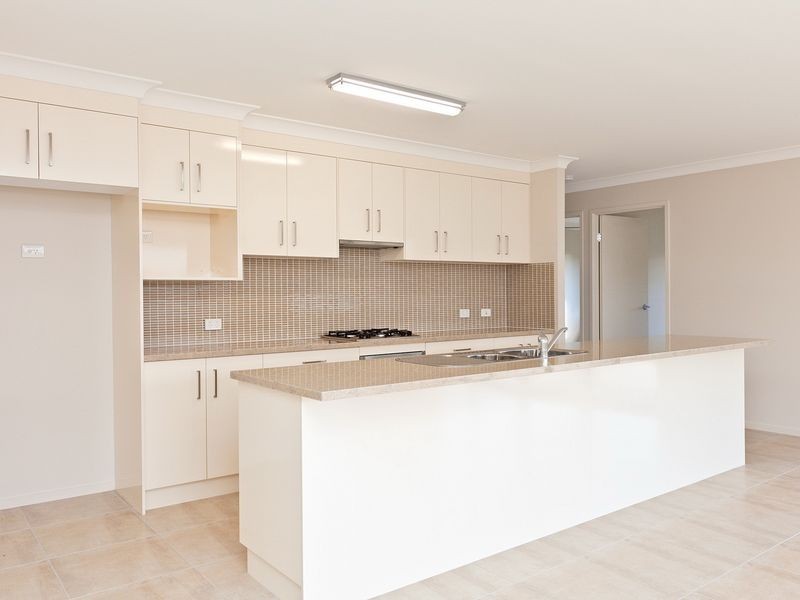 27 Parkgrove Street, Birkdale QLD 4159