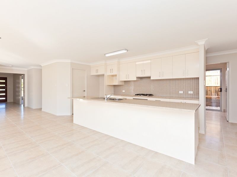 27 Parkgrove Street, Birkdale QLD 4159