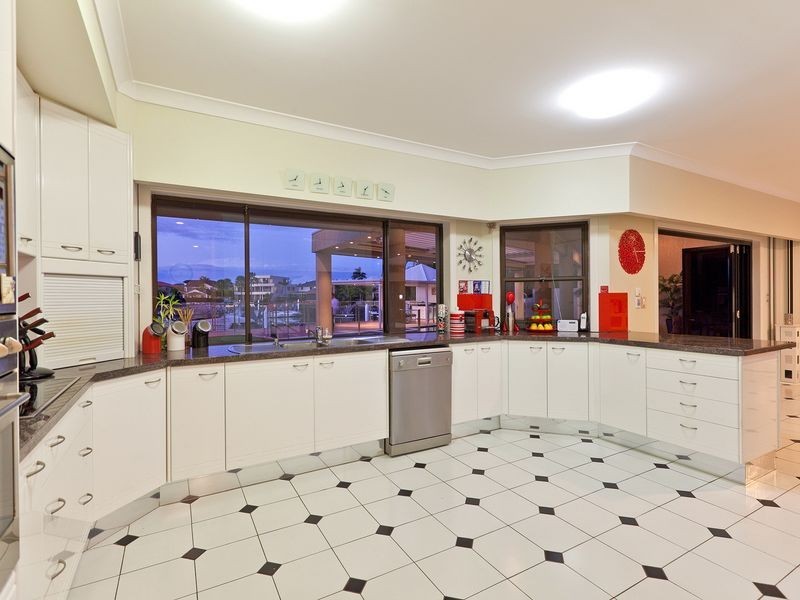 8 Sommersea Drive, Raby Bay QLD 4163