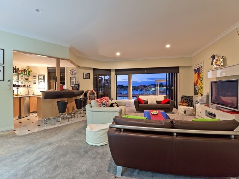 8 Sommersea Drive, Raby Bay QLD 4163