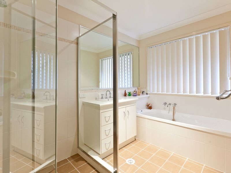 10 Scampi Place, Redland Bay QLD 4165