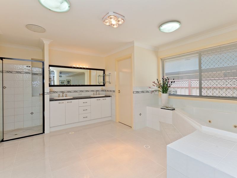 18 Pedwell Place, Birkdale QLD 4159