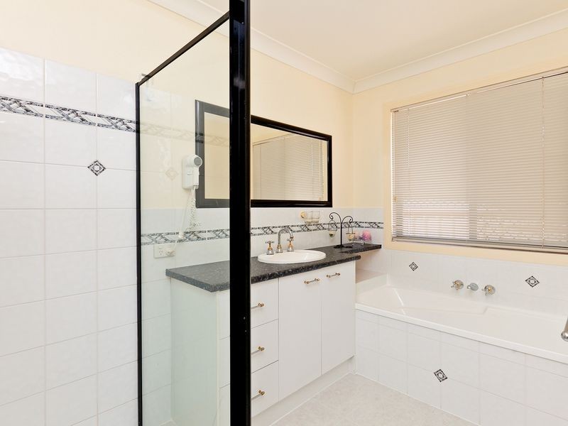 18 Pedwell Place, Birkdale QLD 4159