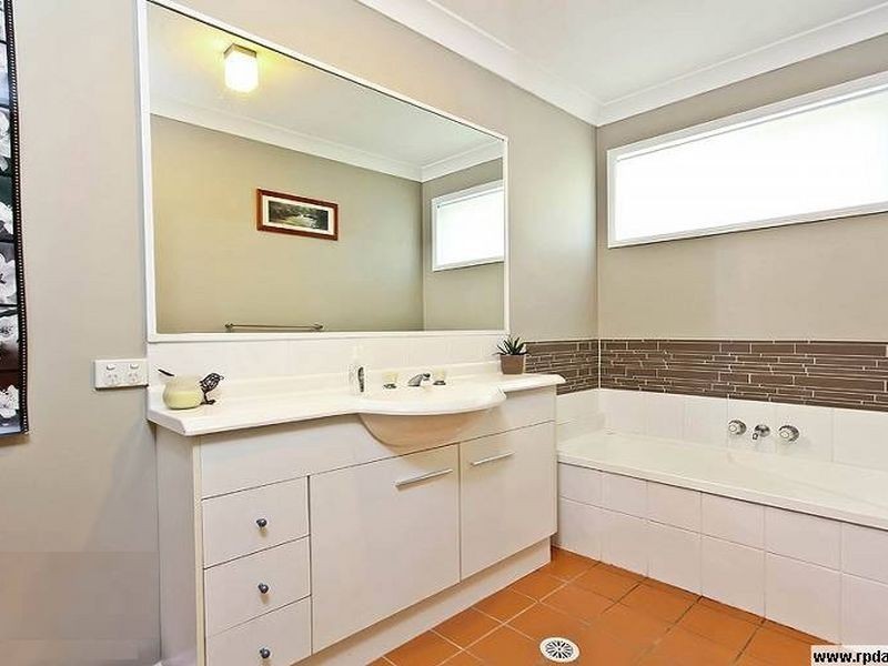 6 Colvin Crt, Wakerley QLD 4154