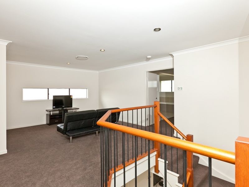 6 Sundown Place, Jacobs Well QLD 4208
