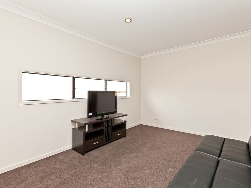 6 Sundown Place, Jacobs Well QLD 4208