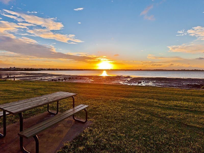 223 Shore Street North, Cleveland QLD 4163