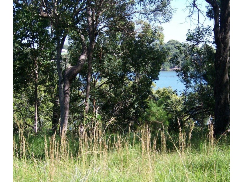 26 Calm Waters Crescent, Macleay Island QLD 4184