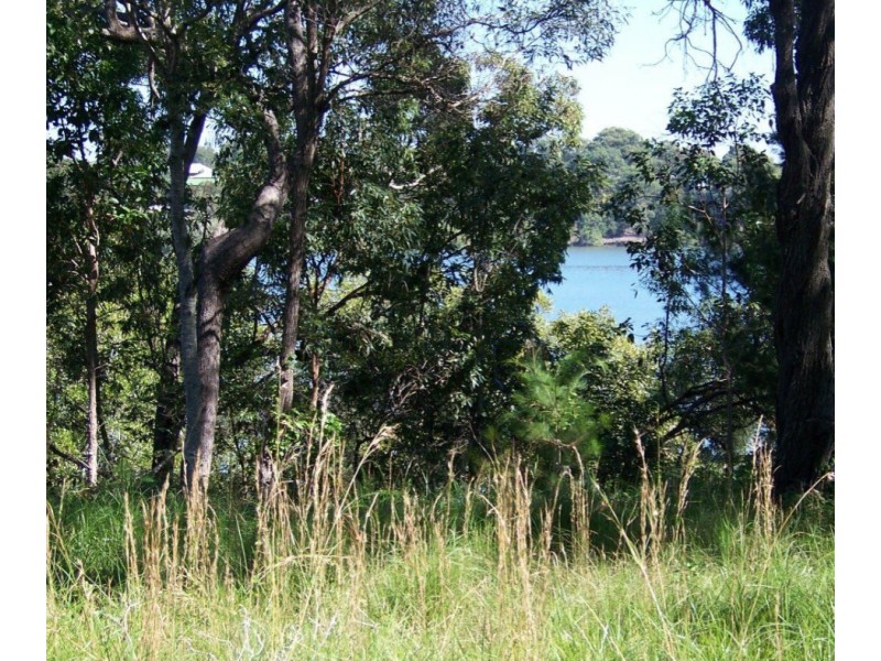 26 Calm Waters Crescent, Macleay Island QLD 4184