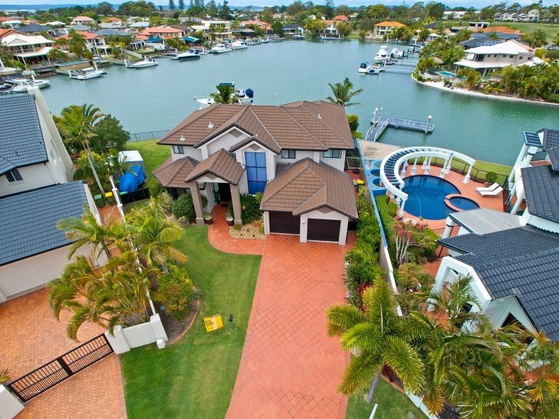 2 Mainroyal Court, Raby Bay QLD 4163