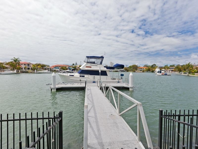 2 Mainroyal Court, Raby Bay QLD 4163