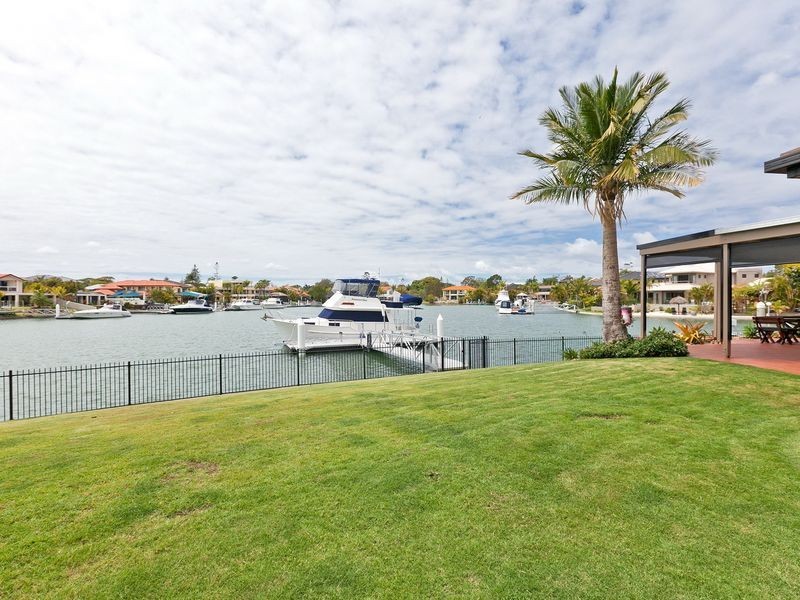 2 Mainroyal Court, Raby Bay QLD 4163