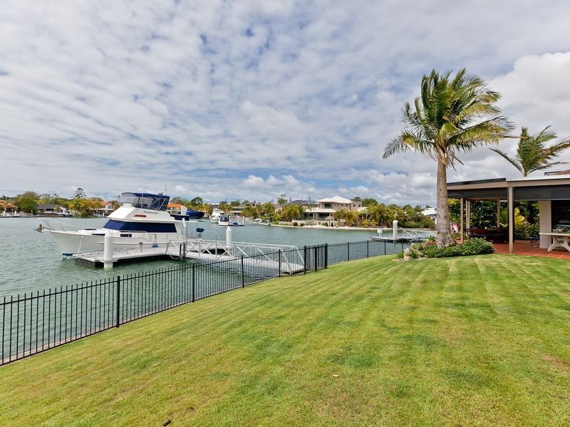 2 Mainroyal Court, Raby Bay QLD 4163