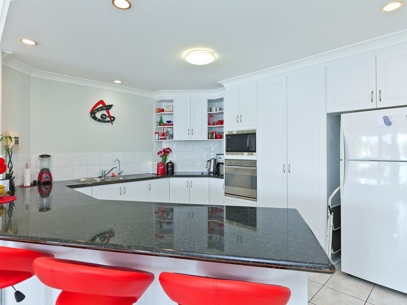 2 Mainroyal Court, Raby Bay QLD 4163