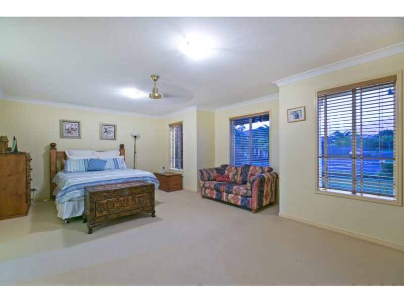 1 Cedarview Place, Wellington Point QLD 4160