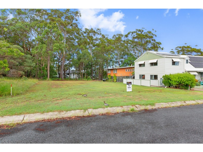 112 Channel Street, Russell Island QLD 4184