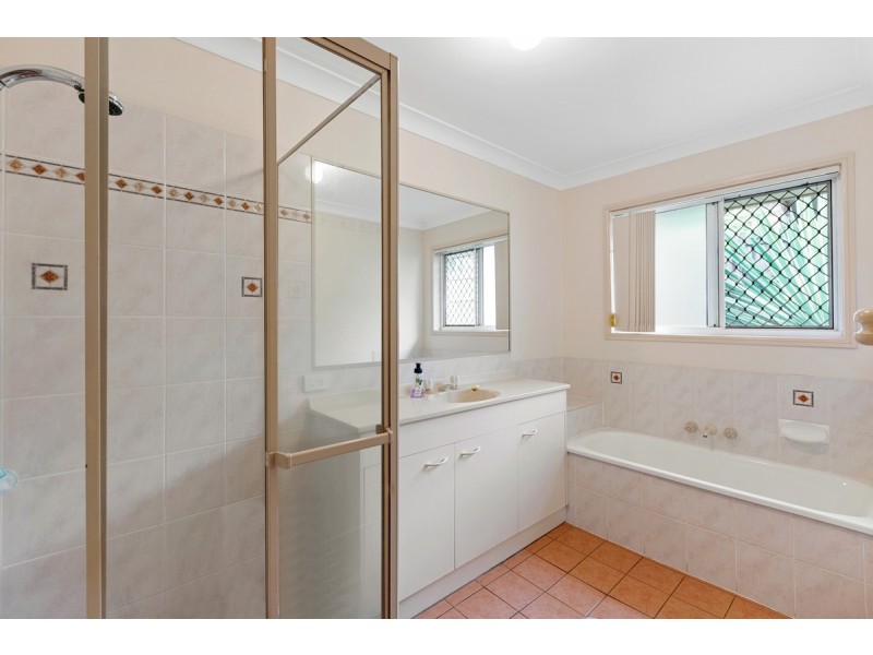 9 Roger Court, Redland Bay QLD 4165