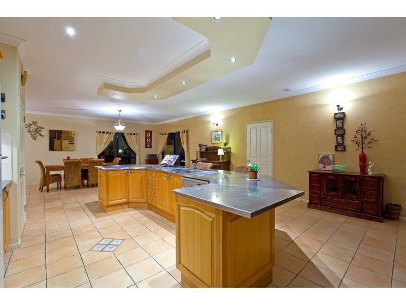 10 Cliftonville Place, Redland Bay QLD 4165