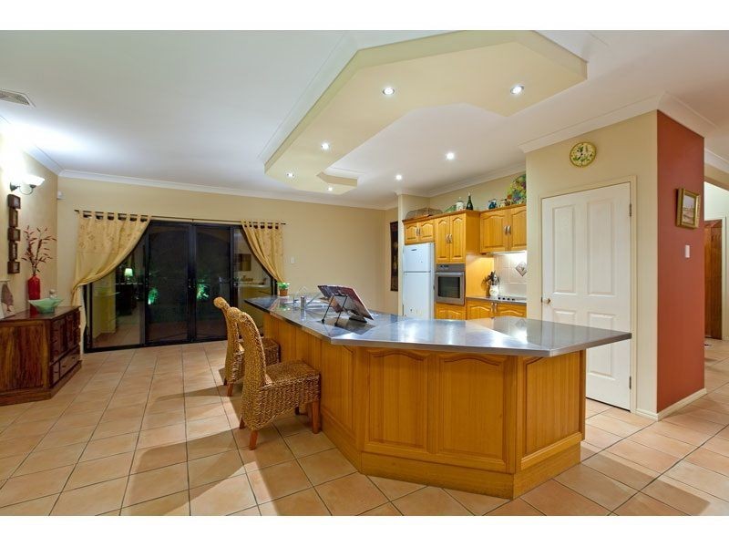 10 Cliftonville Place, Redland Bay QLD 4165