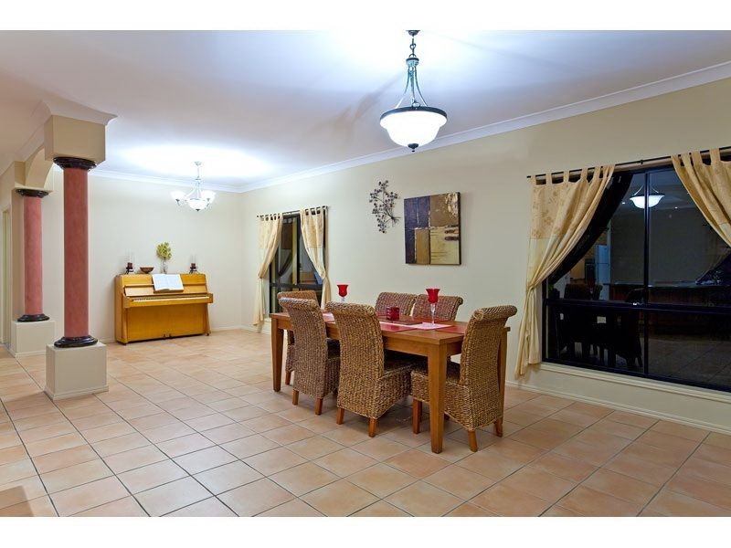 10 Cliftonville Place, Redland Bay QLD 4165