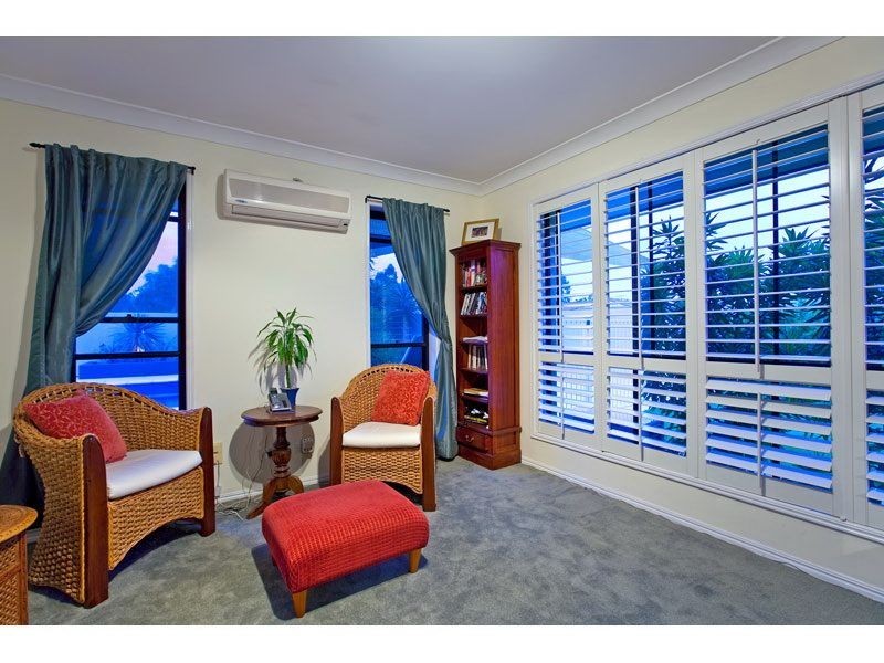 10 Cliftonville Place, Redland Bay QLD 4165