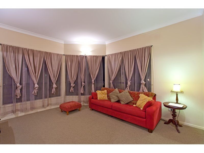 10 Cliftonville Place, Redland Bay QLD 4165