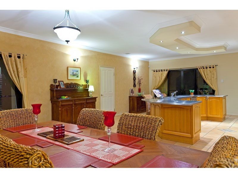 10 Cliftonville Place, Redland Bay QLD 4165