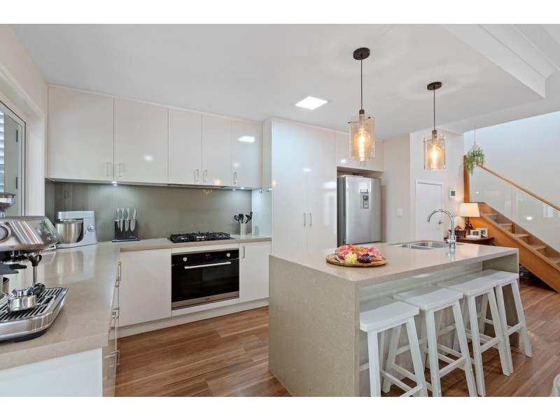 2/100 – 106 Sturgeon Street, Ormiston QLD 4160