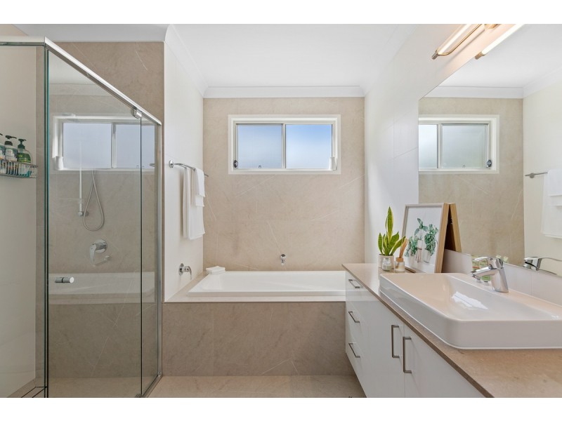 2/100 – 106 Sturgeon Street, Ormiston QLD 4160