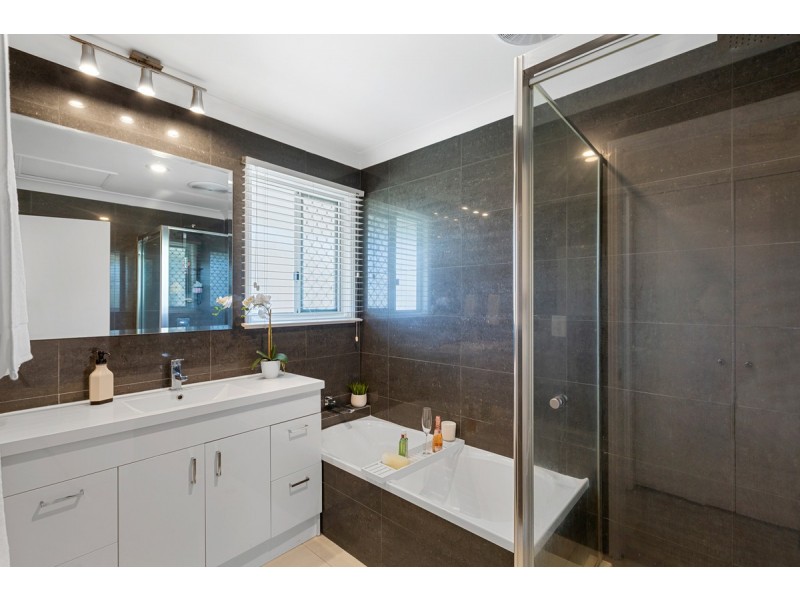 11 Eadie Place, Hemmant QLD 4174