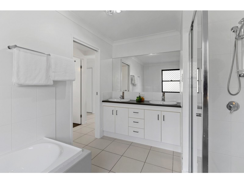 3/9 Pistachio Court, Birkdale QLD 4159