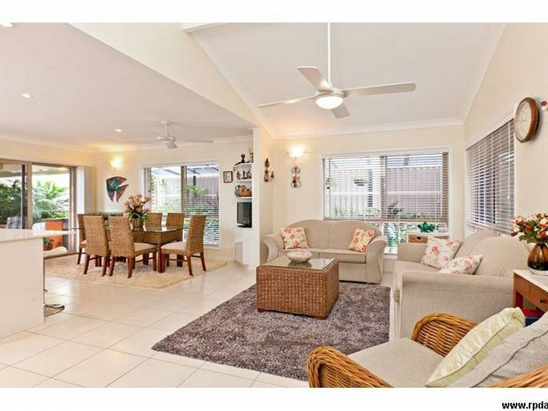 8 Canaipa Court, Victoria Point QLD 4165