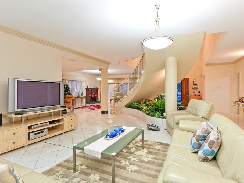 11 Bonaventure Court, Raby Bay QLD 4163