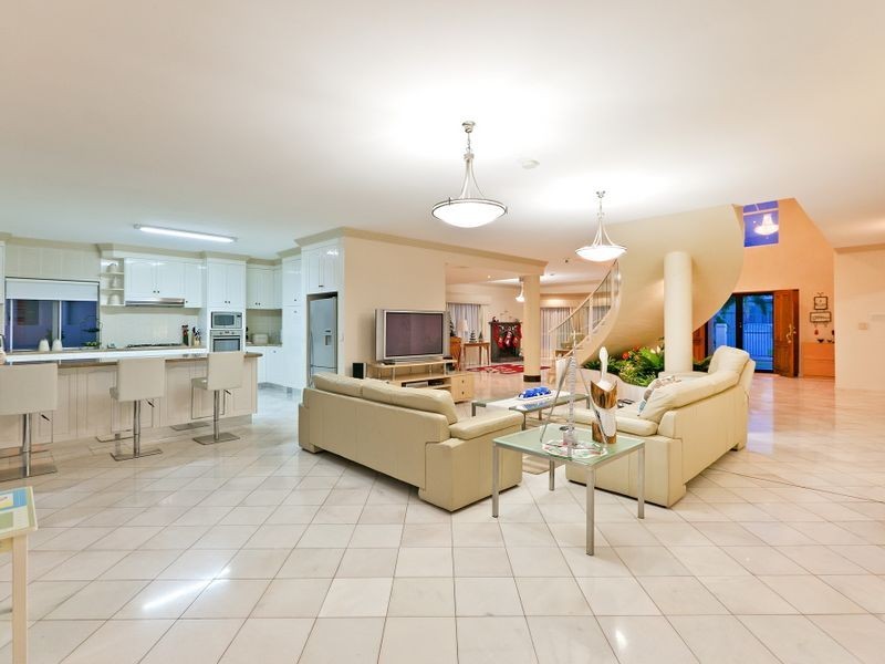 11 Bonaventure Court, Raby Bay QLD 4163
