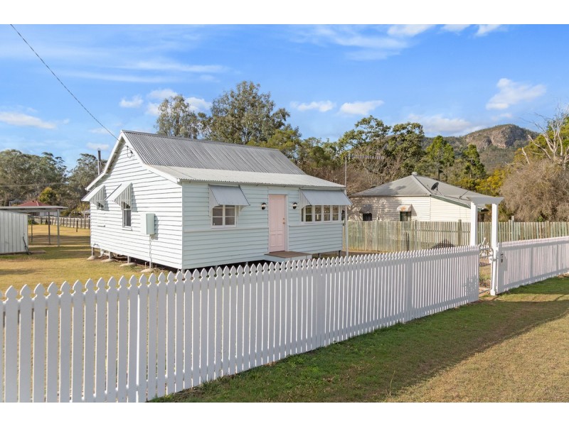 13 Barbour Street, Esk QLD 4312