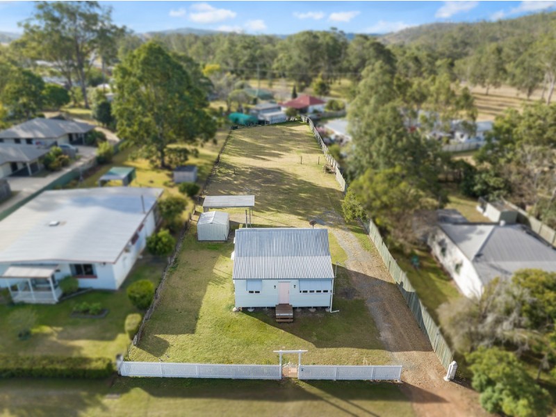 13 Barbour Street, Esk QLD 4312