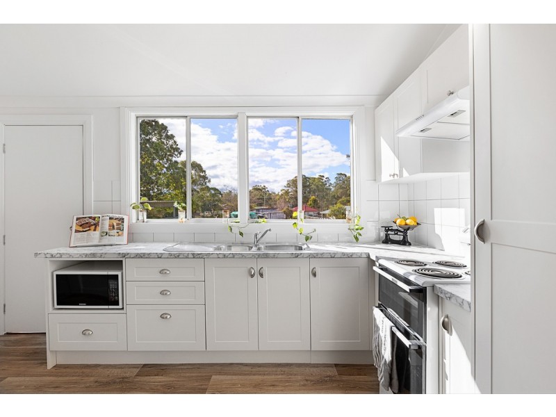 13 Barbour Street, Esk QLD 4312