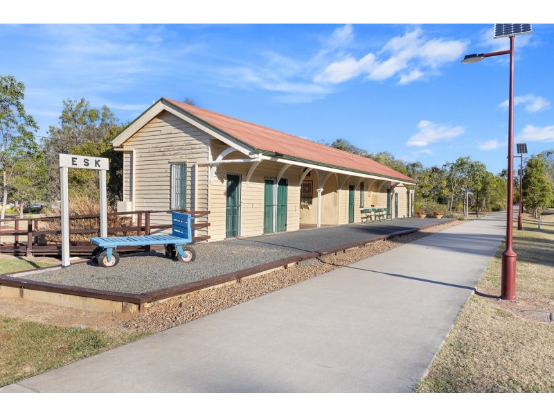 13 Barbour Street, Esk QLD 4312