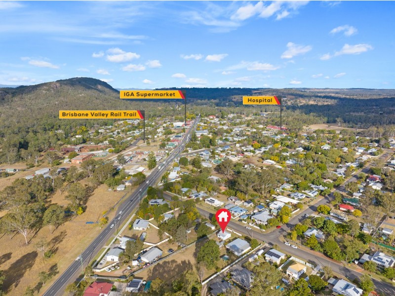 13 Barbour Street, Esk QLD 4312