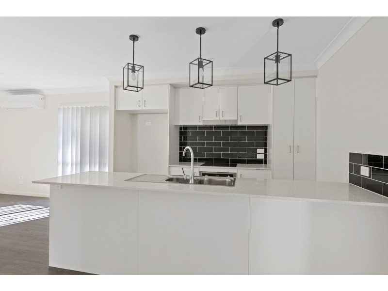 19 Robert Street, Russell Island QLD 4184