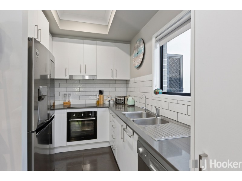 2/190 James Street, Redland Bay QLD 4165