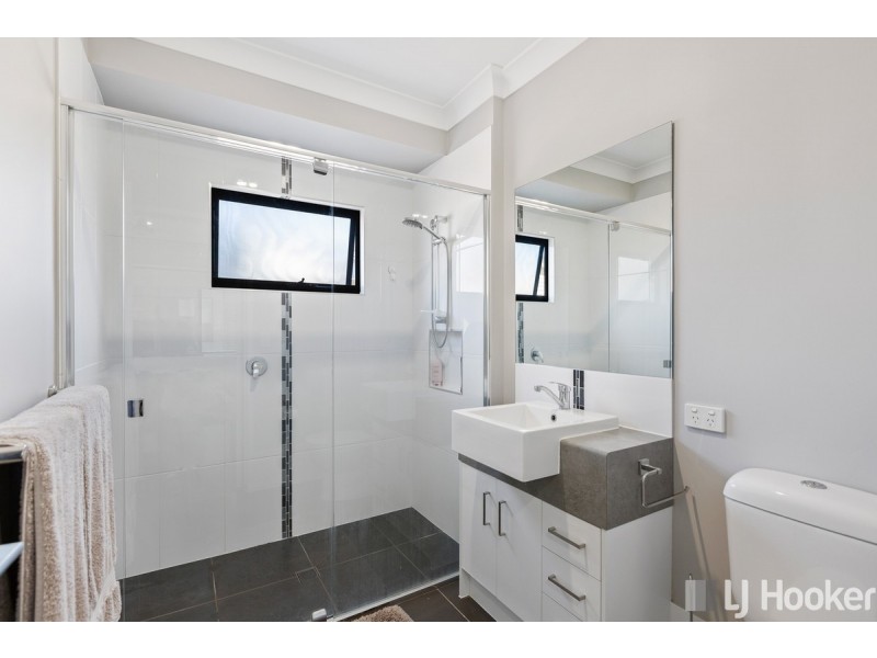2/190 James Street, Redland Bay QLD 4165