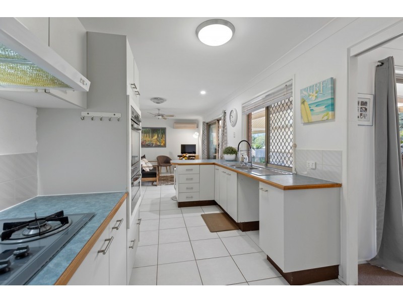 69 Spoonbill Street, Birkdale QLD 4159