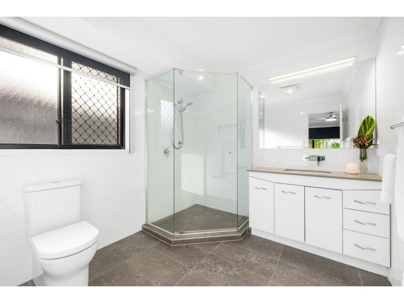 8 Lychee Place, Belmont QLD 4153