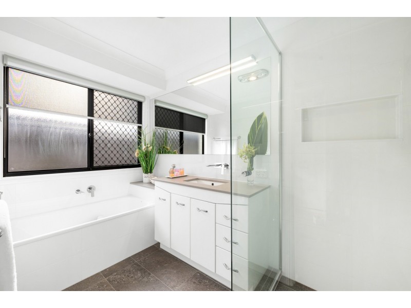 8 Lychee Place, Belmont QLD 4153